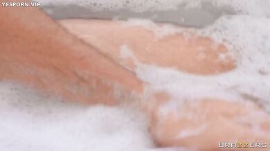 Kissa & Kendra Bathtub Fantasy