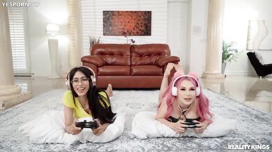 Hot Gamer Craves Freeuse Anal
