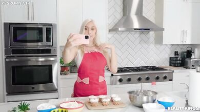 Vlogging for Vagina