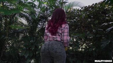 MILF Teaches The Art Of The Threesome