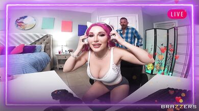 Sexy Streamer Loves Unicorns And Dicks, Not In That Order