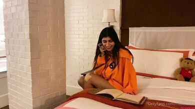 Mia Khalifa - Full nude bathtub shower