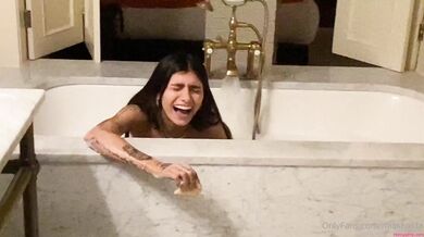 Mia Khalifa - Full nude bathtub shower