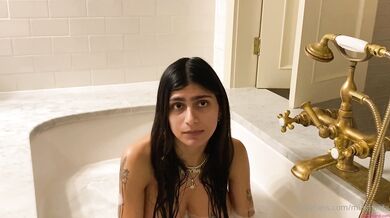 Mia Khalifa - Full nude bathtub shower