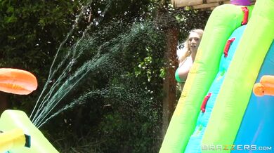 Kagney Linn Karter Anal Pool Fun