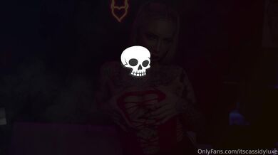 Cassidy Luxe Submits To The Horny Man's Rough Pounding