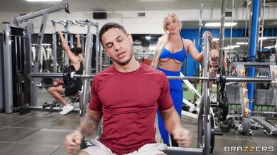 Gym Sluts Put On A Public Show