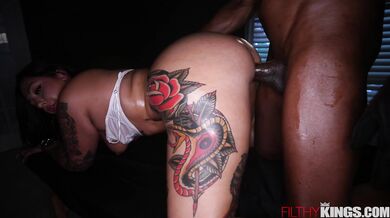 Swaying Booty Gets A Nice and Oily Massage